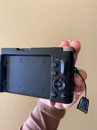 Cámara Digital  Negra con complementos