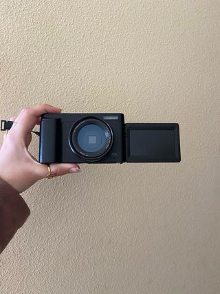 Cámara Digital  Negra con complementos