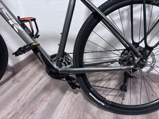 Trek Dual Sport 4 con portaequipajes