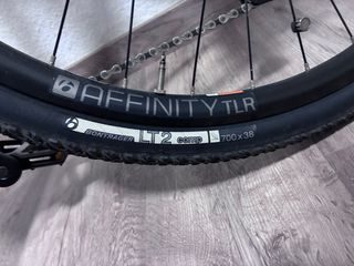 Trek Dual Sport 4 con portaequipajes