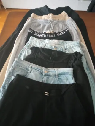 8 Pantalones Talla M. Variados y en buen estado