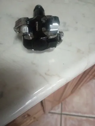 Pedal derecho B'TWIN