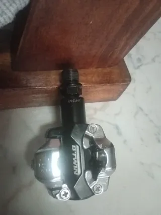 Pedal derecho B'TWIN