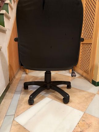 Silla de oficina negra