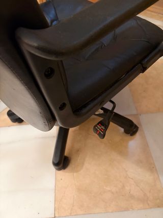 Silla de oficina negra