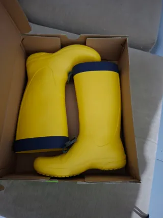 Botas de agua amarillas