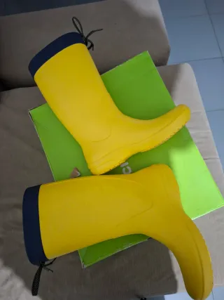 Botas de agua amarillas
