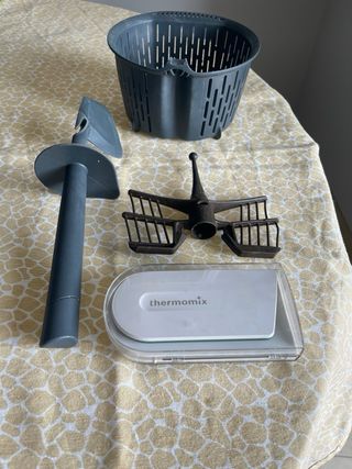 Thermomix TM5 con todos los accesorios