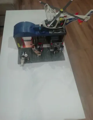 2 Playmobil: Estación Policía y Helicóptero