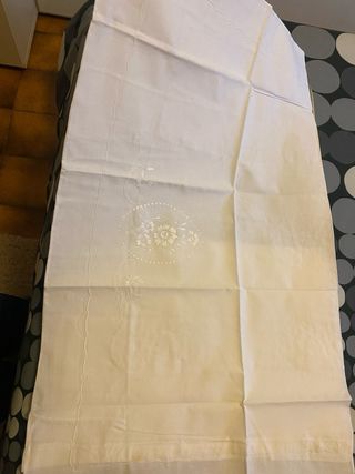 Lenzuola matrimoniali ricamate con federe