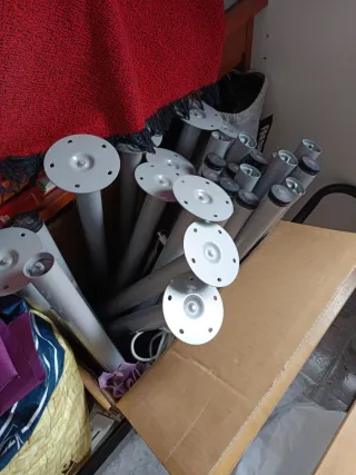 Mesa de escritorio de madera blanca