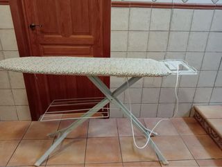 Tabla de planchar con funda floral