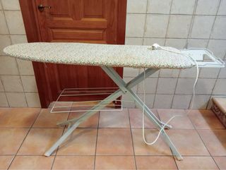 Tabla de planchar con funda floral