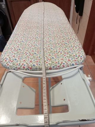 Tabla de planchar con funda floral