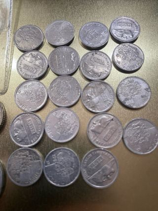 66 Monedas Españolas: 1, 10, 100 Pesetas y 10 cent
