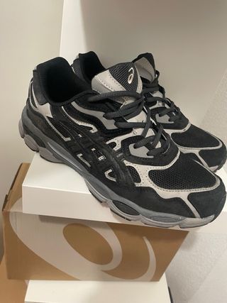 Asics Zapatillas Negras y Grises