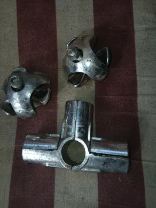 Raccordi di fissaggio metallici