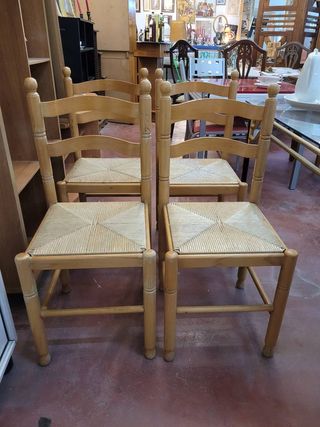 4 SILLAS CLÁSICAS