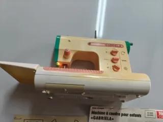 Máquina de coser de juguete Piko Gabriela