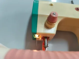 Máquina de coser de juguete Piko Gabriela