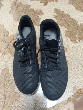 Botas de fútbol negras