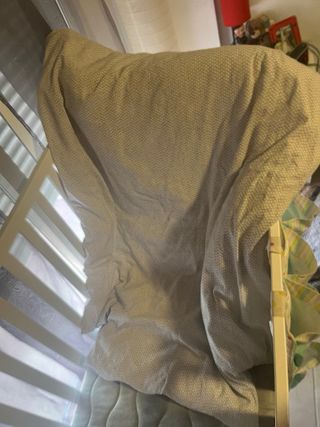 Cuna bebé con colchón, edredón y organizador.