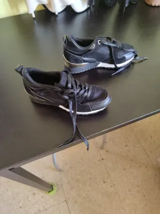 Botas de plataforma negras y blancas