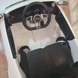 Carrito niño Audi TT blanco poco uso