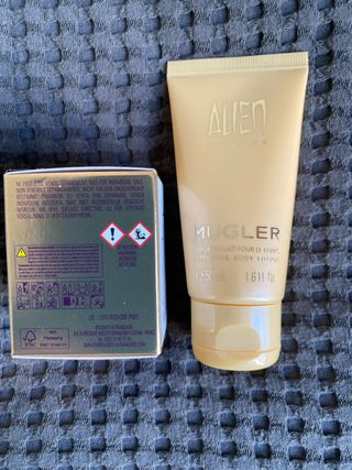 Mugler Alien Vela Perfumada y Loción Corporal