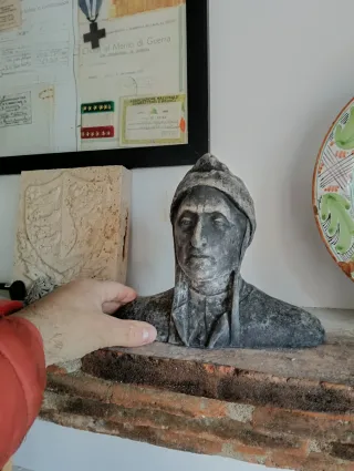 Busto Dante Alighieri
