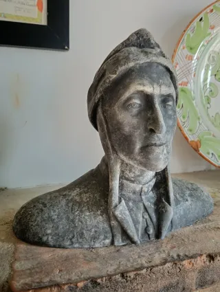 Busto Dante Alighieri