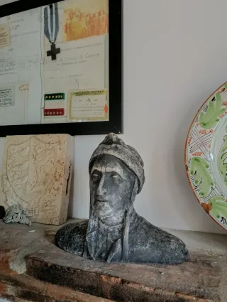 Busto Dante Alighieri