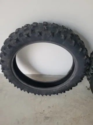 Neumatico delantero, trasero  y mouse delantero