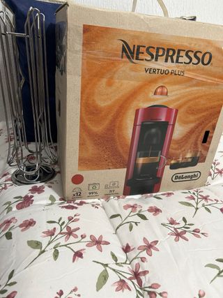 Cafetera Nespresso Vertuo Plus Roja.