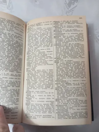 diccionario_latino español y español latino vox