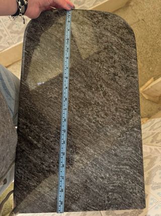 Pie de mármol/mesa auxiliar.