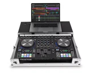 Traktor Kontrol S4 MK3 + Flight Case (Opcional)