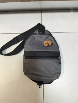 Bolso bandolera hombre gris