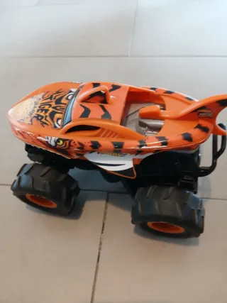 Coche teledirigido Tiburón Tigre modelo HNV03.