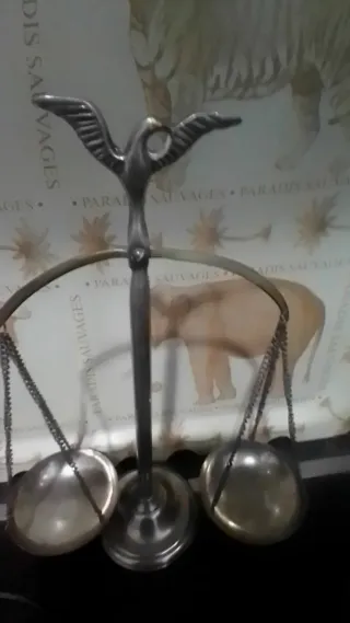 Balanza metálica decorativa