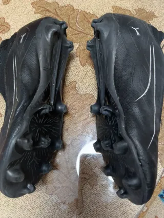 Botas de fútbol Puma negras