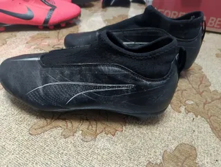 Botas de fútbol Puma negras