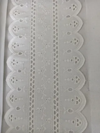 Juego de sábanas blanco con encaje