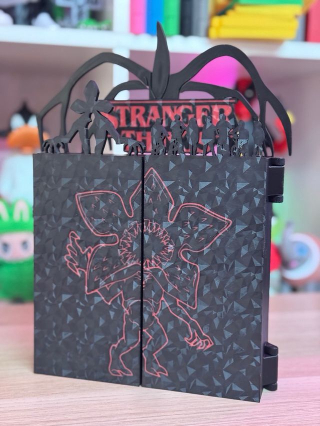 PACK WILL Figura + EXPOSITOR Stranger Things