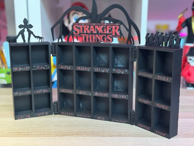 PACK WILL Figura + EXPOSITOR Stranger Things