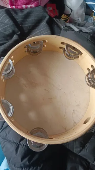Pandereta artesanal con marca