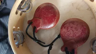 Pandereta artesanal con marca