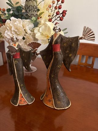 Adorno Geishas Cerámica y Metal