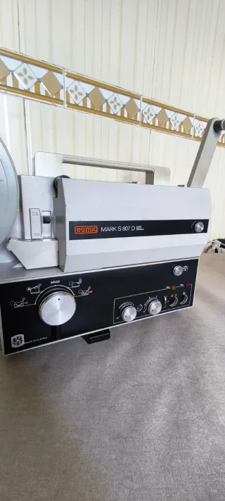 Proyector austriaco Eumig Mark S 807 D.