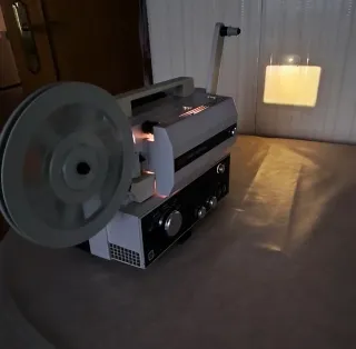 Proyector austriaco Eumig Mark S 807 D.